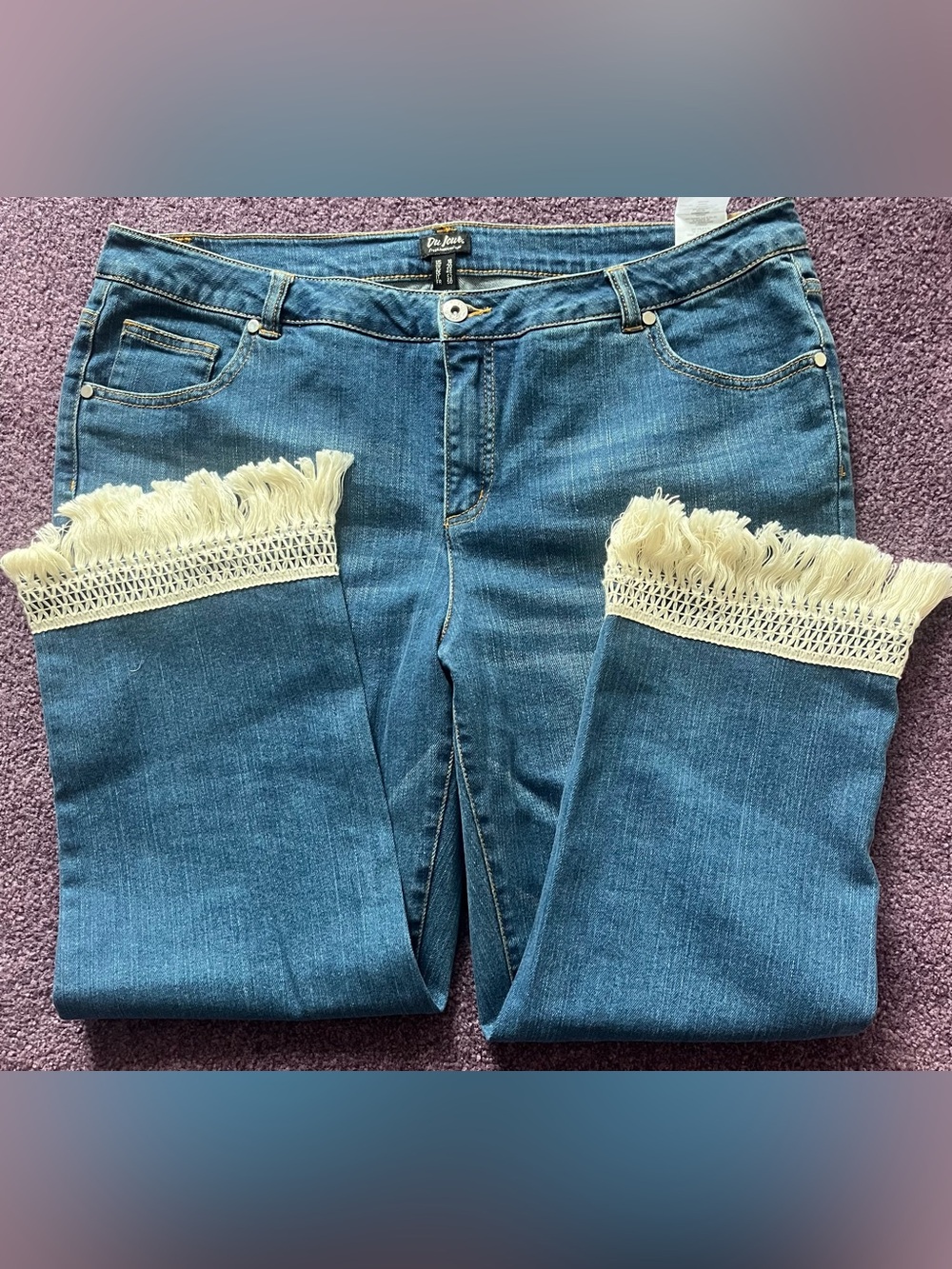 Du Jour crocheted/ fringed stretch capri jeans. Size 16